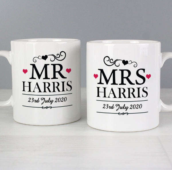 Mug dengan tulisan "Mr." dan "Mrs."